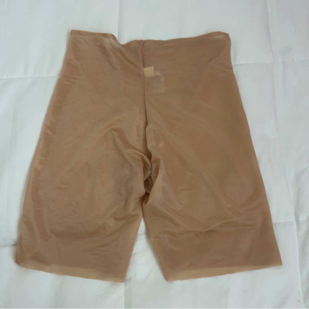 NWT Spanx. Britches Mid thigh Shorts in Beige. M - Picture 2 of 5